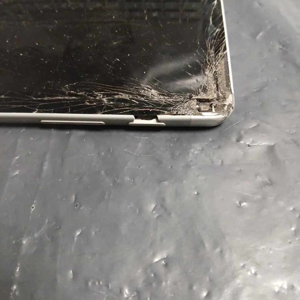 MICROSOFT TABLET IN SILVER WITH KEYBOARD COVER
