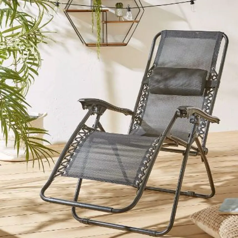 LUXURY RELAXER CHAIR BLACK RRP £44.99