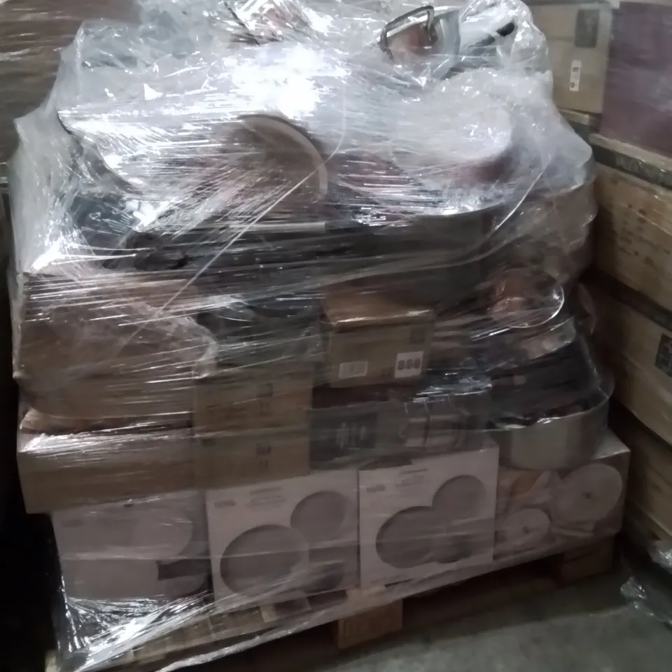 PALLET CONTAINING A LARGE QUANTITY OF CATERING UNTENSILS TO INCLUDE;DINNER SETS PLATES,PANS,PLATES