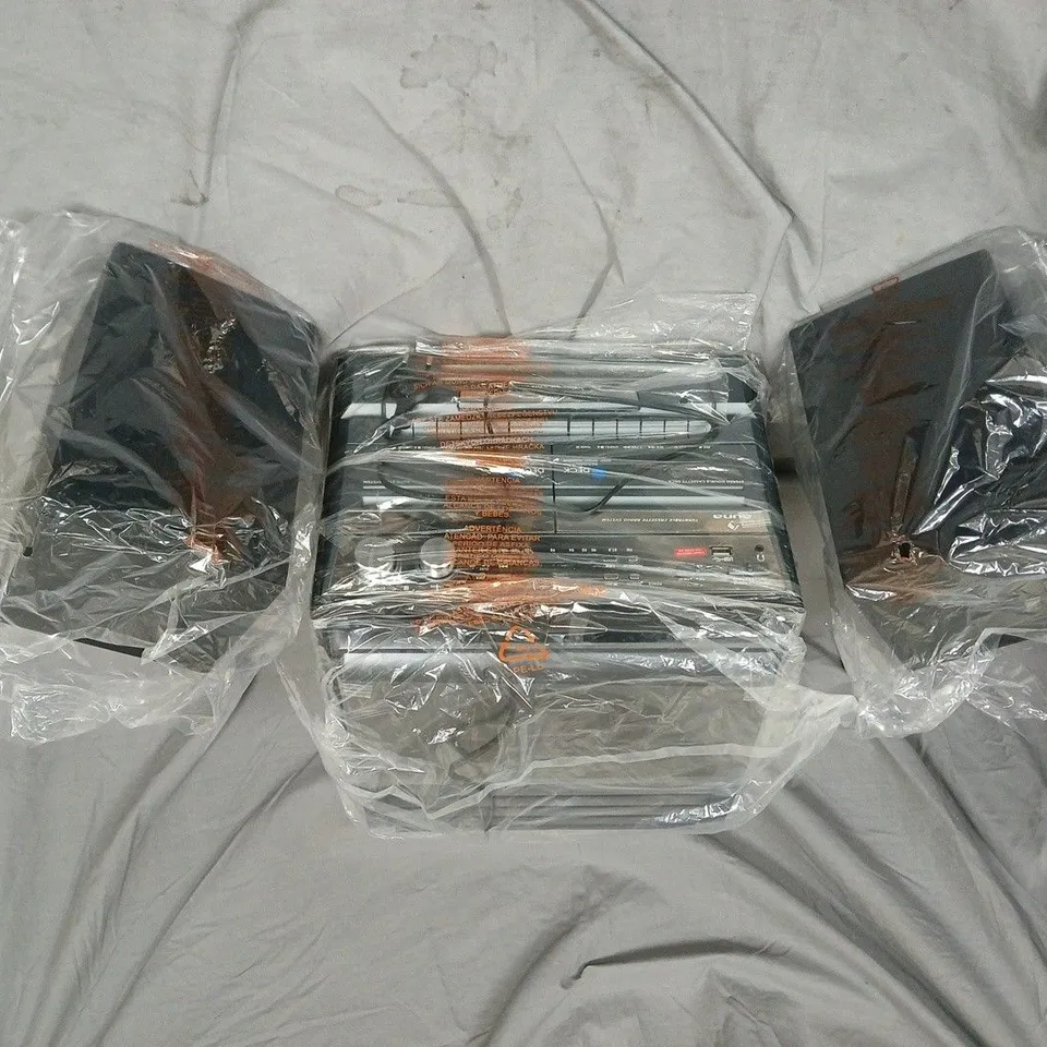 HI FI SYSTEM WITH SPEAKERS 