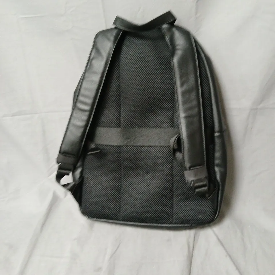 PULL&BEAR BLACK LEATHER-LOOK BACKPACK