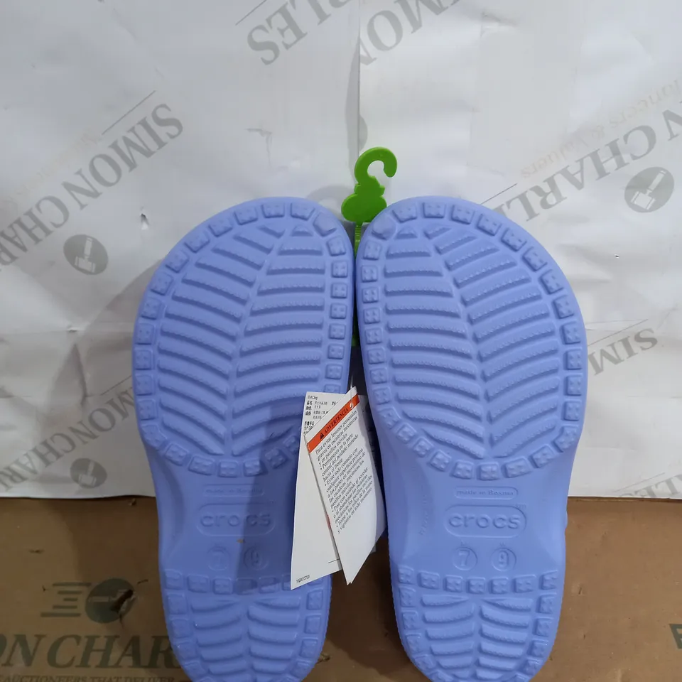 CROCS CLASSIC MOON JELLY SIZE 6/7