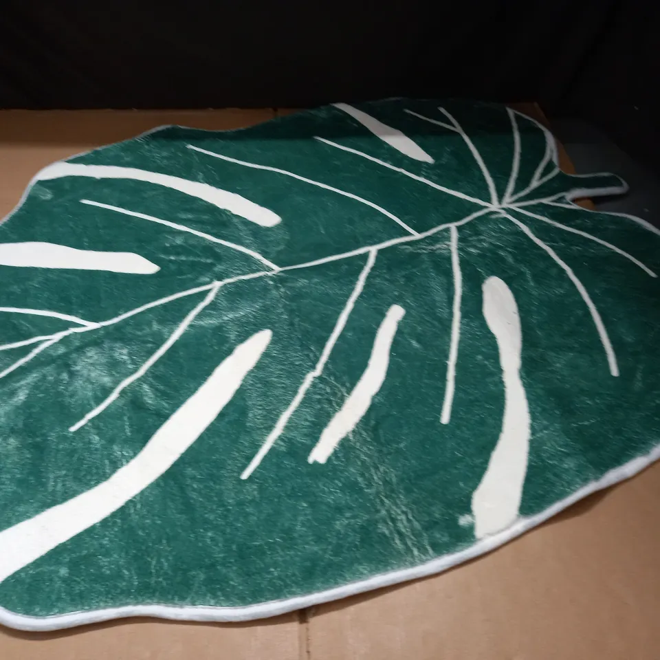 LEAF SHAPED RUG - 80X118CM