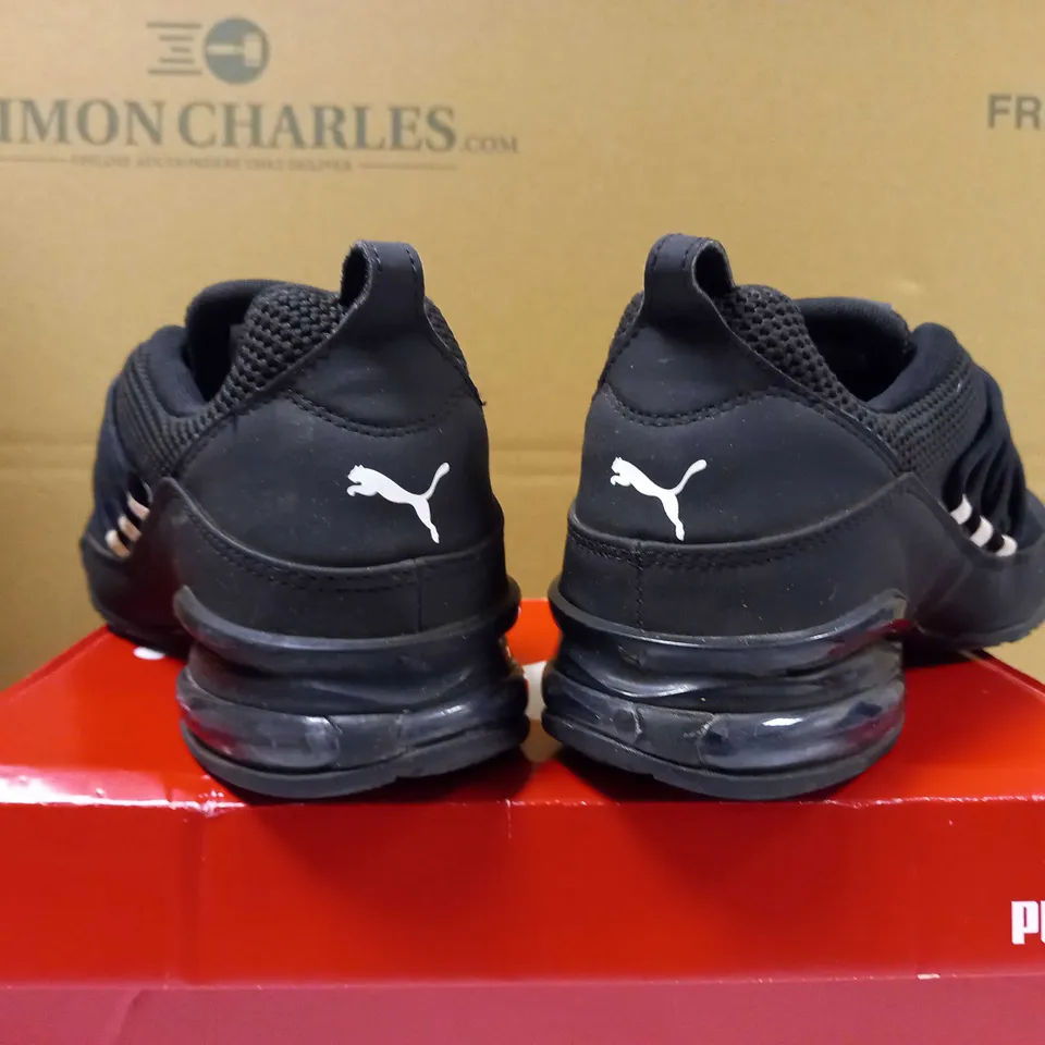 BOXED PAIR OF PUMA CELL REGULATE JNR TRAINERS - SIZE 6