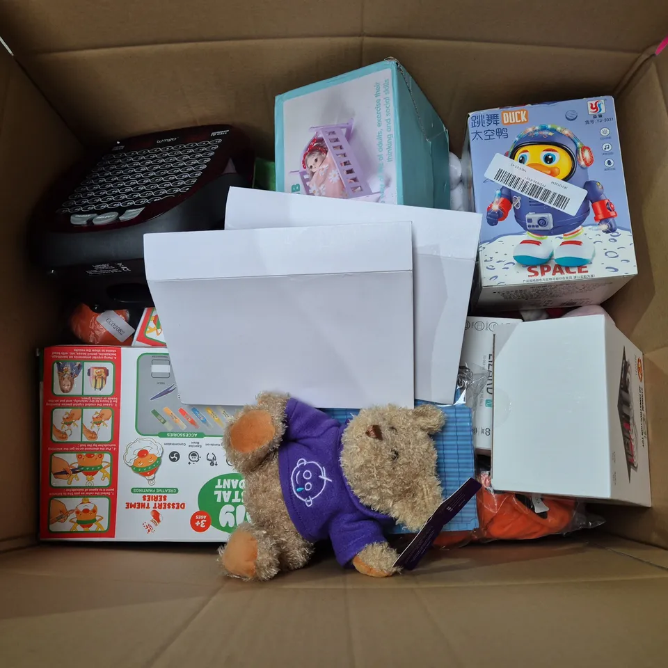 QUANTITY OF ASSORTED TOYS TO INCLUDE PLUSH POOH, LIZARD R/C, AND DOMINO ETC. 