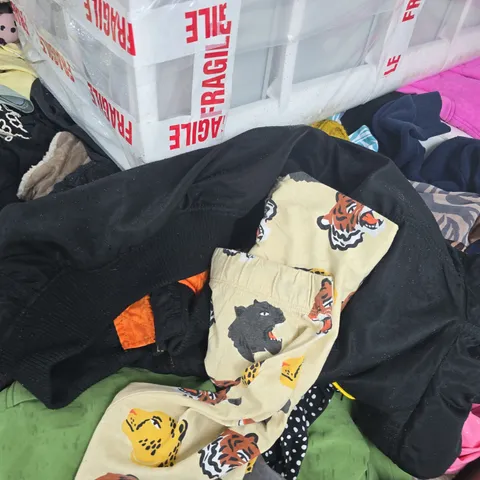 PALLET TO CONTAIN A LARGE ASSORTMENT OF HOUSEHOLD ITEMS TO INCLUDE CLOTHING, ETC - COLLECTION ONLY