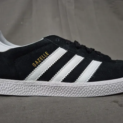 BOXED PAIR OF ADIDAS KID'S GAZELLE SHOES IN BLACK/WHITE UK SIZE 5