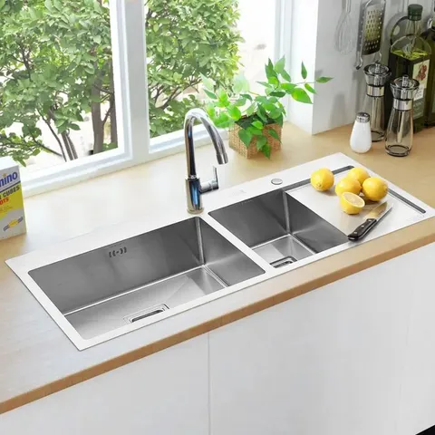 BOXED BELFRY KITCHEN PAUCAR 15.74 W KITCHEN SINK (1 BOX)