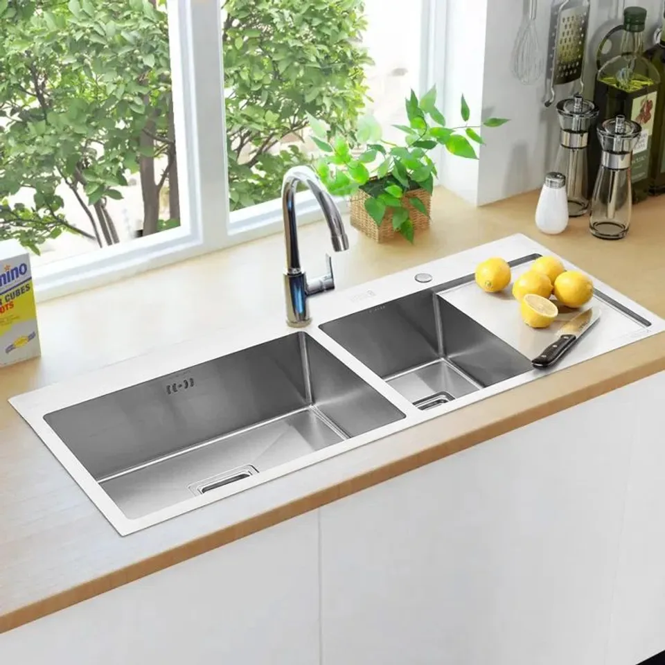 BOXED BELFRY KITCHEN PAUCAR 15.74 W KITCHEN SINK (1 BOX)