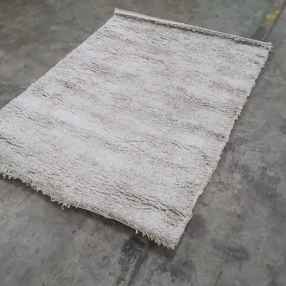 QUALITY DESIGNER AREA RUG - APPROXIMATELY 205x145cm