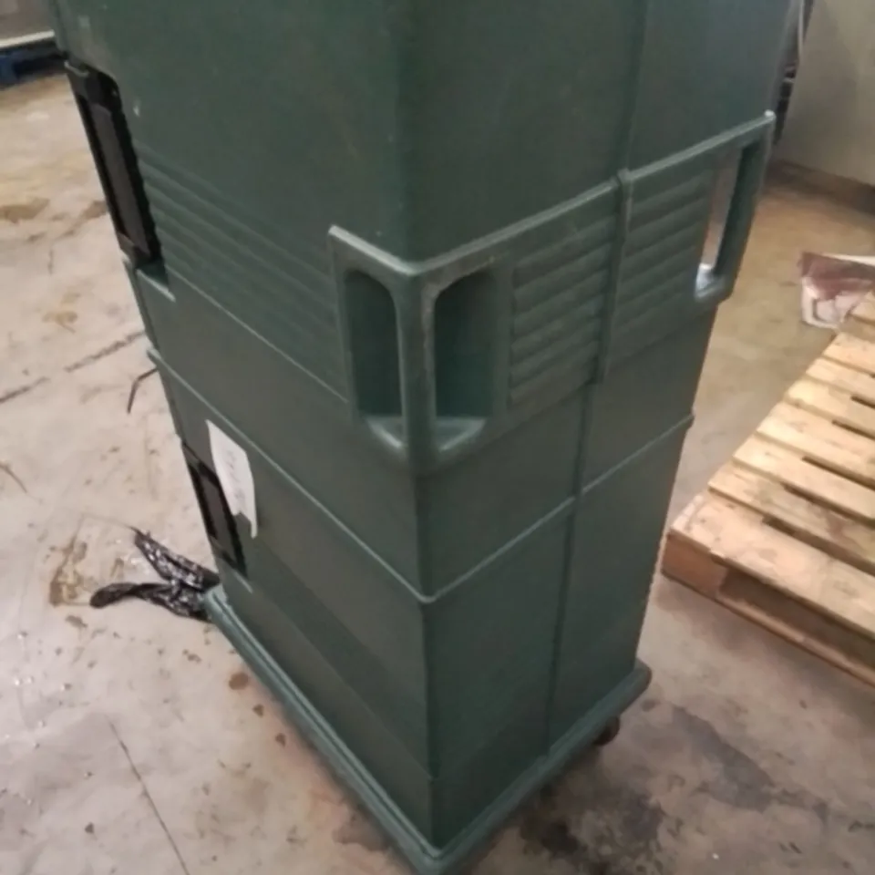 CAMBRO ULTRA CAMCART INSULATED FOOD CART 