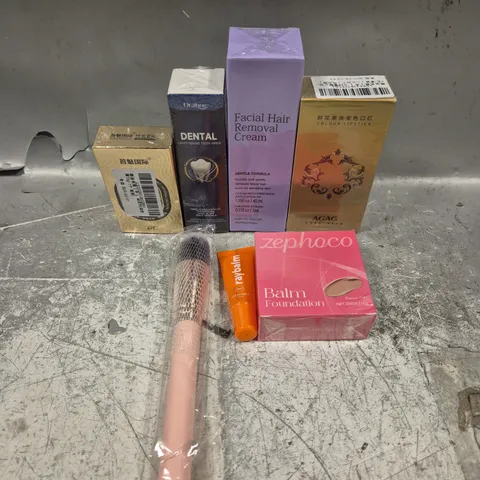 APPROXIMATELY 20 ASSORTED HEALTH & BEAUTY PRODUCTS TO INCLUDE MAKE UP BRUSHES, FACIAL HAIR REMOVAL CREAM, CAVITY HEALING GEL ETC 