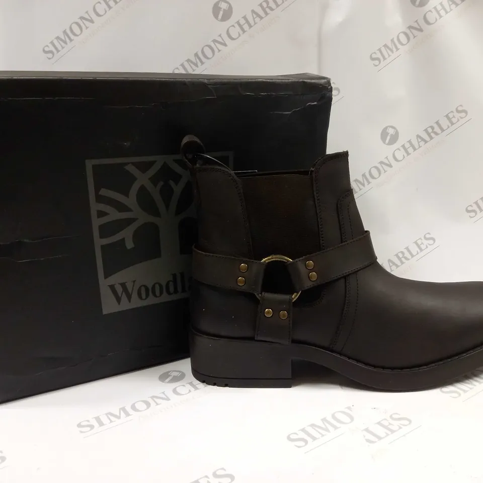 BOXED PAIR OF WOODLAND M486B LOW HARLEY GUSSET HARNESS BOOTS UK SIZE 9