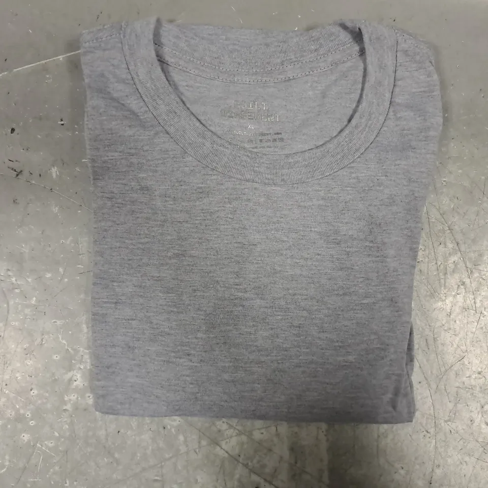 BUILT DIFFERENT CREW NECK T-SHIRT IN GREY SIZE XL