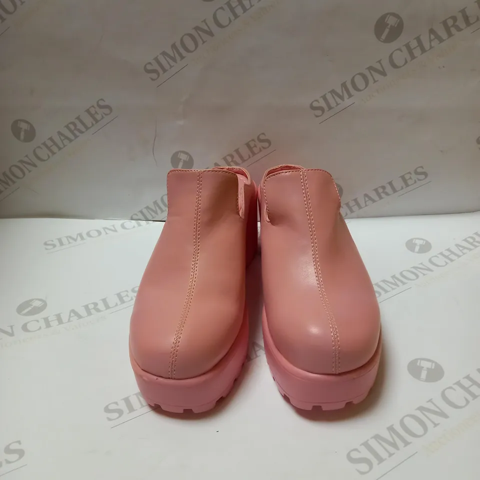 DESIGNER KOI VEGAN RASPBERRY SORBET SLIP ON CHUNKY MULES SIZE 5