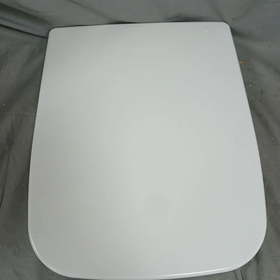 BOXED TOILET SEAT LID SOFT CLOSE