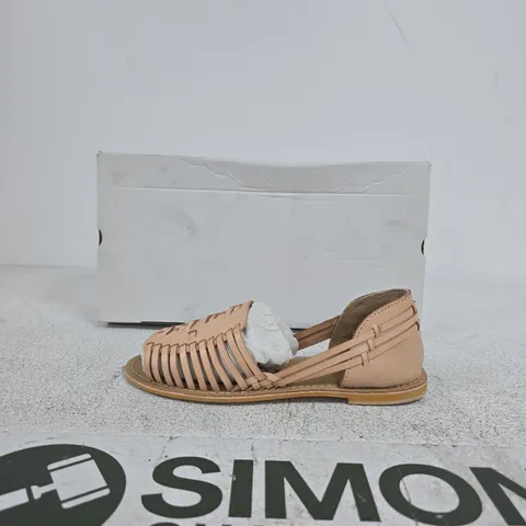 LEATHER COLLECTION WOMEN'S BEIGE WOVEN LEATHER SANDAL β OPEN TOE WITH BACK STRAP SIZE 3