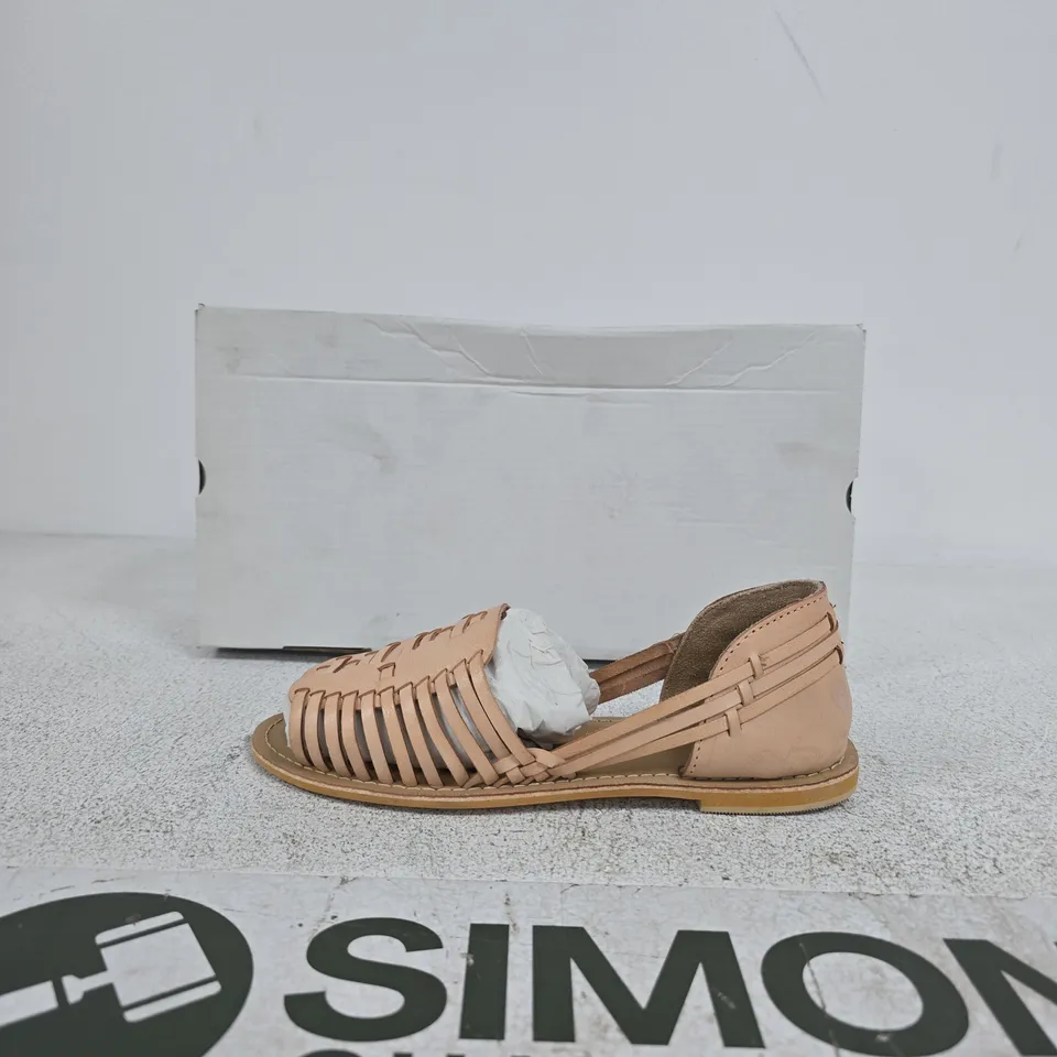 LEATHER COLLECTION WOMEN'S BEIGE WOVEN LEATHER SANDAL – OPEN TOE WITH BACK STRAP SIZE 3