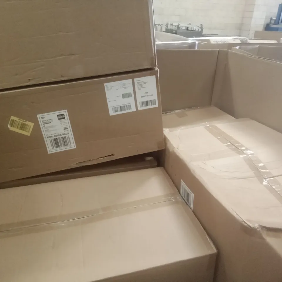 PALLET OF ASSORTED ITEMS INCLUDING CAROTE ESSENTIAL WOODY GRANITE, 2000 FACE MASKS, BADABULLE SAFETY GATE, DRAPER MINI SHOVEL