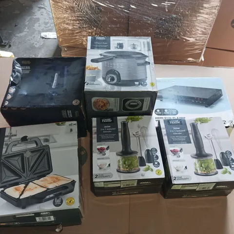 BOX OF APPROXIMATELY ASSORTED HOME APPLIANCE ITEMS TO INCLUDE - KETTLE, SANDWICH TOASTER, AND BLENDERS ETC