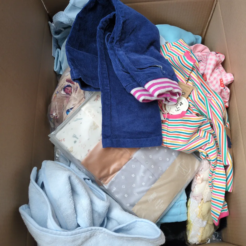 BOX OF APPROXIMATELY 20 ASSORTED CLOTHES/CHILDRENS CLOTHES TO INCLUDE KIDS BLUE TROUSERS, KIDS STRAWBERRY SHORTS, KIDS STRIPED DRESS ETC