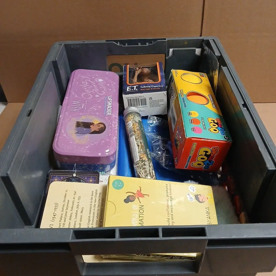 TOTE OF APPROXIMATELY 20 ASSORTED TOYS/RELATED ITEMS TO INCLUDE THE NATIONAL GALLERY VAN GOGH MICRO PUZZLE, KINGS AND QUEENS EDUCATIONAL PLAYING CARDS, DISNEY WISH LIP SMACKER TRIPLE LAYER BEAUTY TIN,