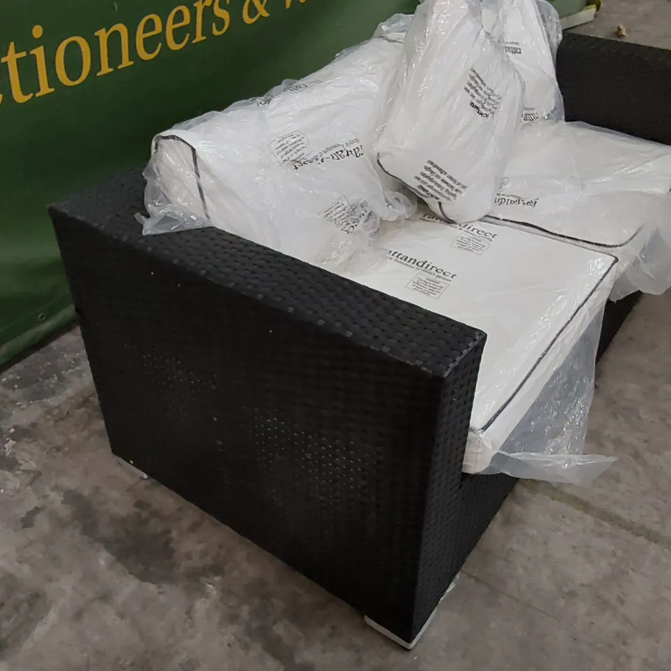 DESIGNER RATTAN 2 SEATER GARDEN/PATIO SOFA WITH CUSHIONS