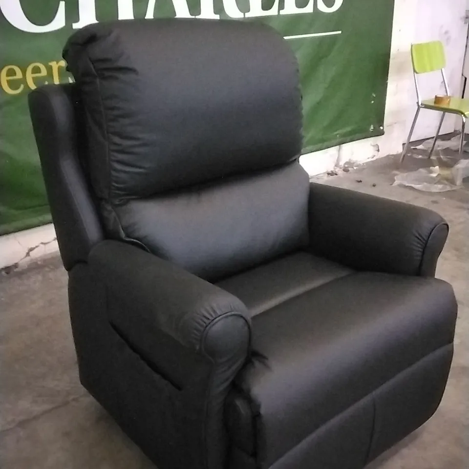 QUALITY BRITISH DESIGNED & MANUFACTURED G PLAN NEWMARKET LARGE DUAL ELEVATE CAMBRIDGE BLACK LEATHER ARMCHAIR