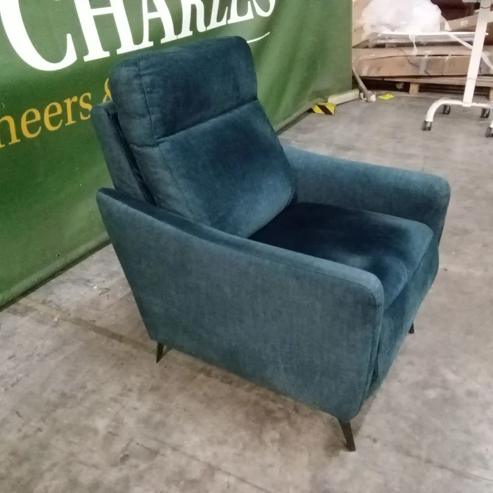 QUALITY DESIGNER ITALIAN MADE FABRIC POWER RECLINER CHAIR