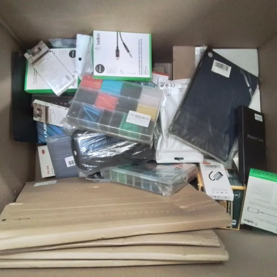 BOX CONTAINING LARGE AMOUNT OF MIXED BOXED ELECTRICAL ITEMS PHONE ACCESSORIES LIGHTING ETC.	