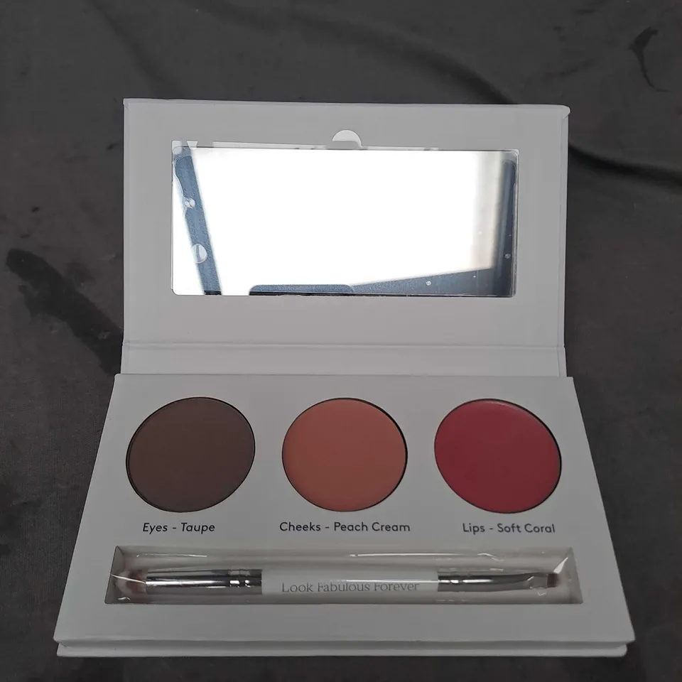 LOOK FABULOUS FOREVER EVERYDAY MAKEUP PALETTE