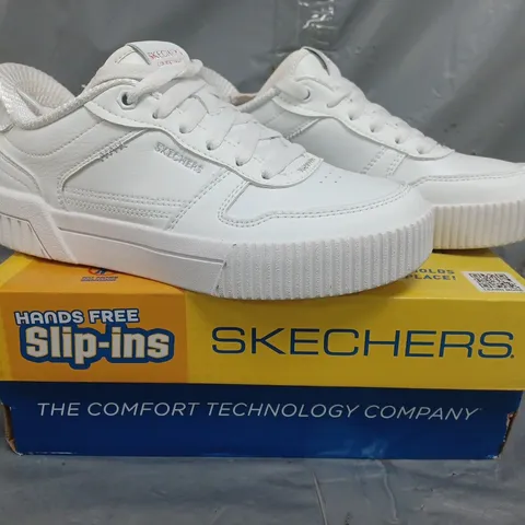 BOXED PAIR OF SKECHERS TRAINERS IN WHITE SIZE UK 3