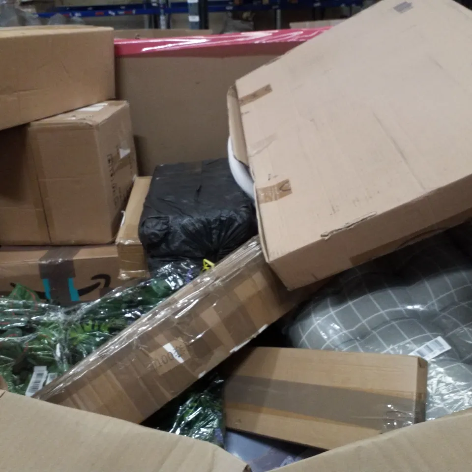 PALLET CONTAINING ASSORTED PRODUCTS INCLUDING DRYWALL SANDER, KITCHEN SINK TAP, 3-IN-1 FAMILY SCALE, UNDERSINK WATER FILTRATION, BATH STEP & AIR DUCT