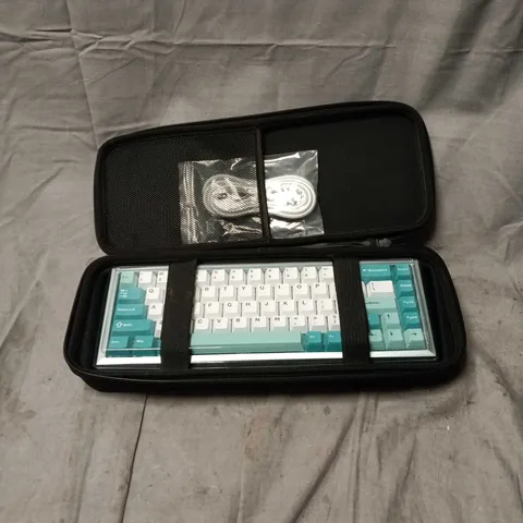 MECHANICAL KEYBOARD IN BLACK CARRY CASE