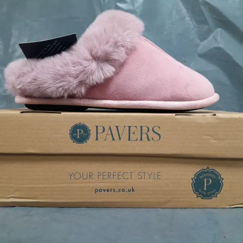 BOXED PAIR OF PAVERS SLIPPERS IN PINK SIZE 4