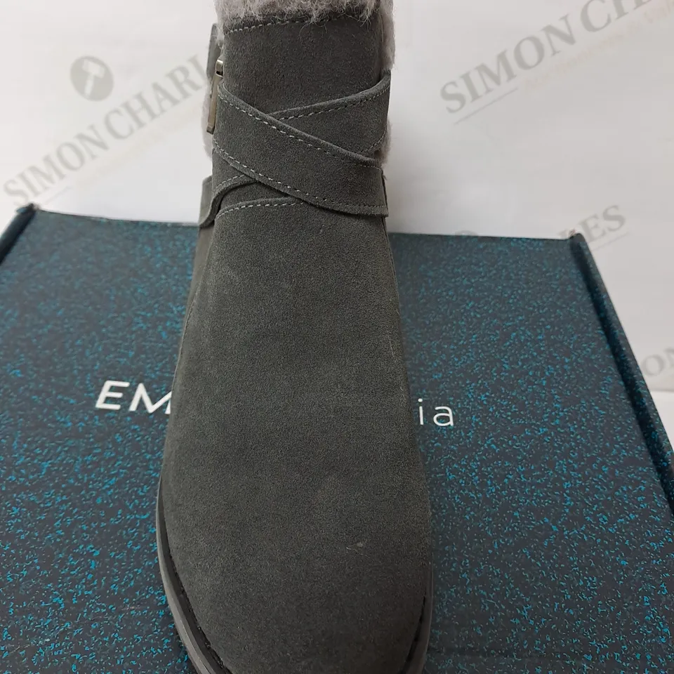 EMU MERAK SUEDE BOOTS SIZE 5