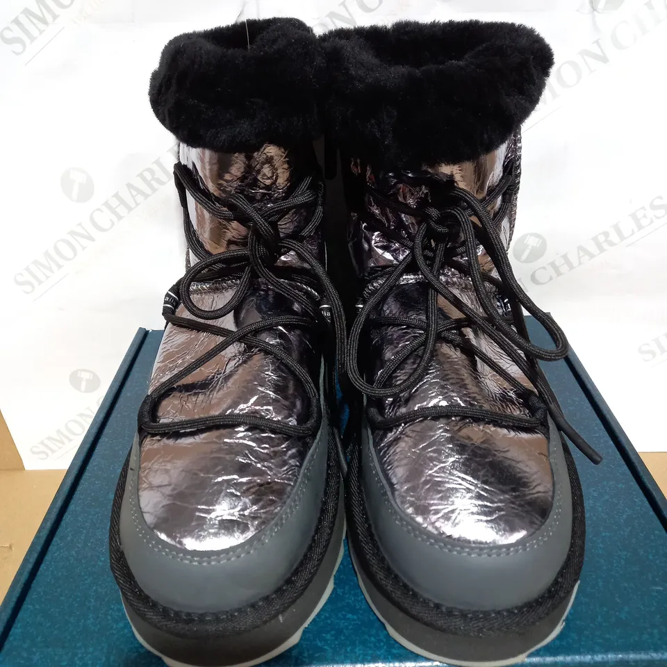 EMU AUSTRAILIA BLURRED MIRROR DARK SILVER BOOTS - SIZE 7