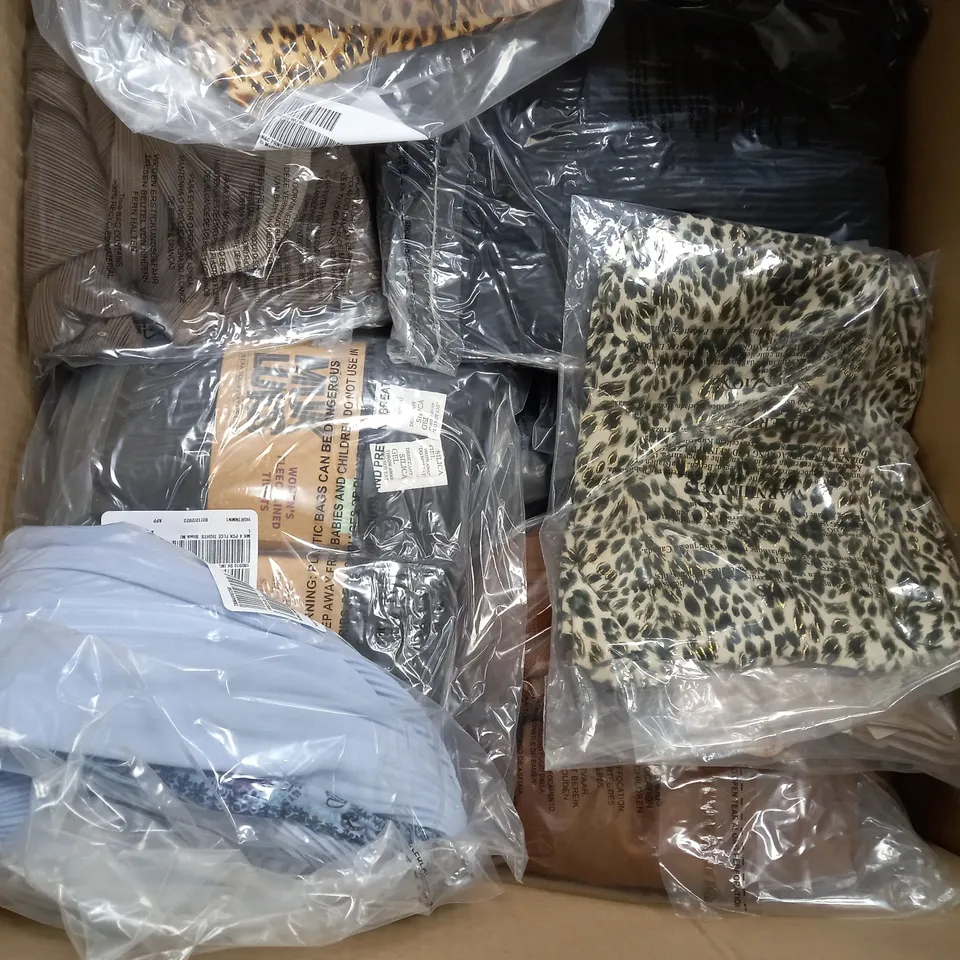 BOX OF ASSORTED CLOTHING ITEMS TO INCLUDE LEGGINGS TOPS AND SOCKS - COLLECTION ONLY 