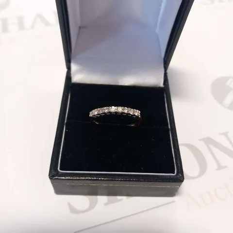 18CT GOLD NINE STONE HALF ETERNITY RING SET WITH NATURAL DIAMONDS