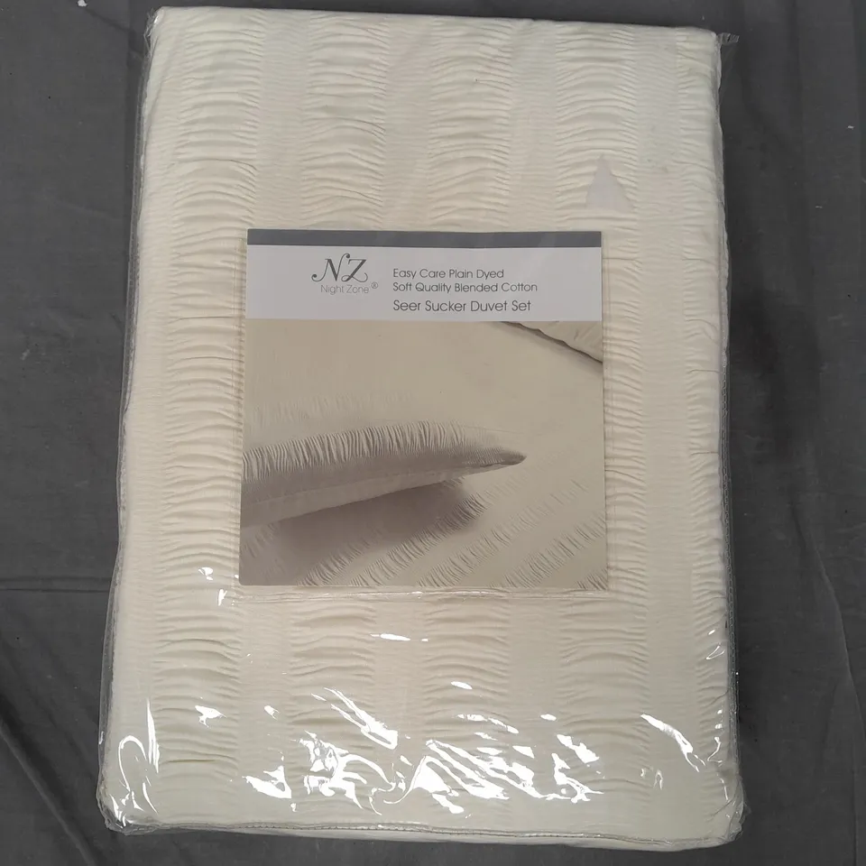 NIGHT ZONE SEER SUCKER DUVET SET IN YELLOW - SIZE UNSPECIFIED
