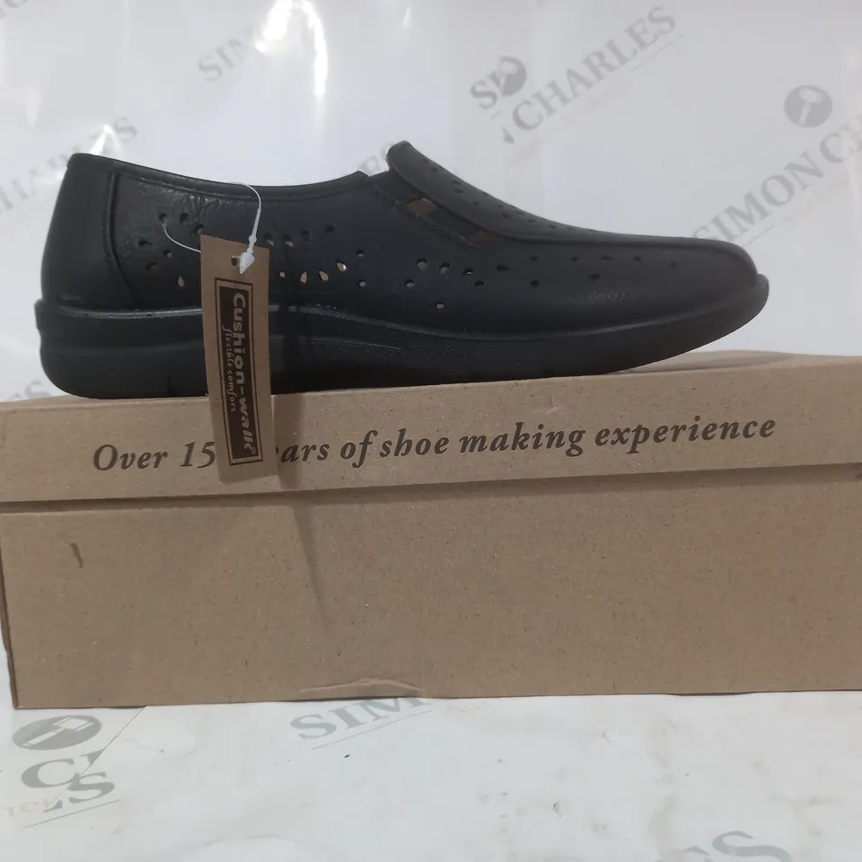 BOXED PAIR OF CUSHION-WALK GRACE SLIP-ON SHOES IN BLACK SIZE 5