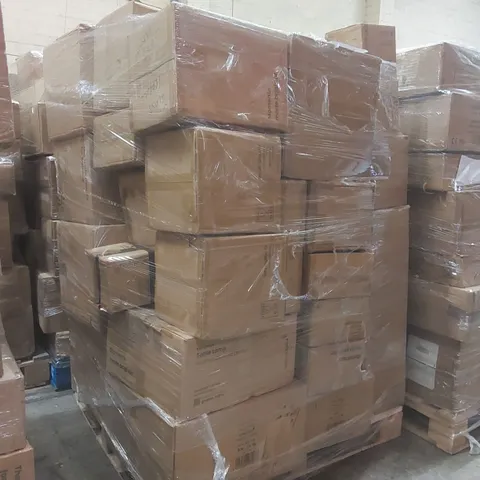 PALLET CONTAINING A VERY LARGE QUANTITY OF HOME LIGHTING PRODUCTS