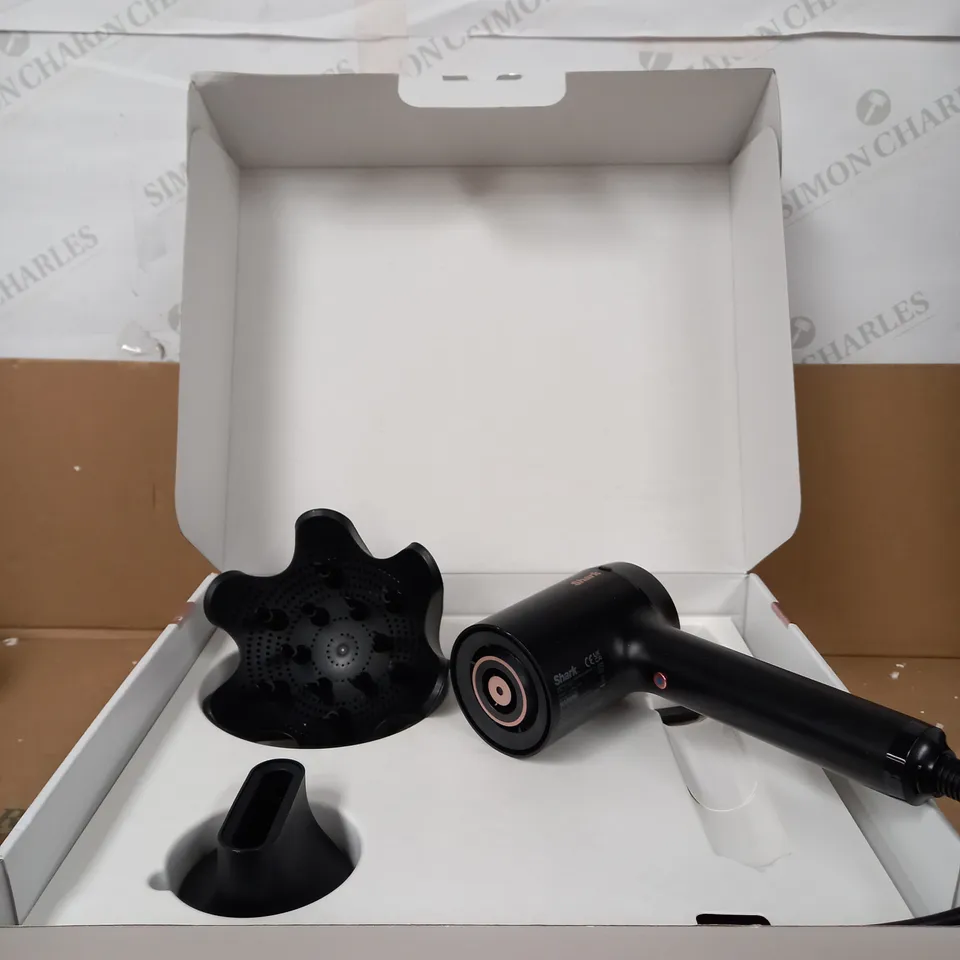 SHARK STYLE IQ IONIC HAIR DRYER & STYLER W/ ACCESSORIES HD110UKQ