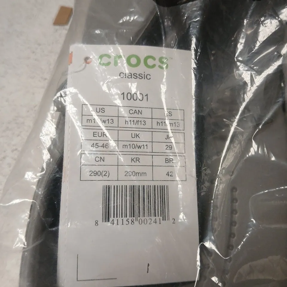 CROCS CLASSIC SANDALS – GREY, UK 10 (MEN)/11 (WOMEN)