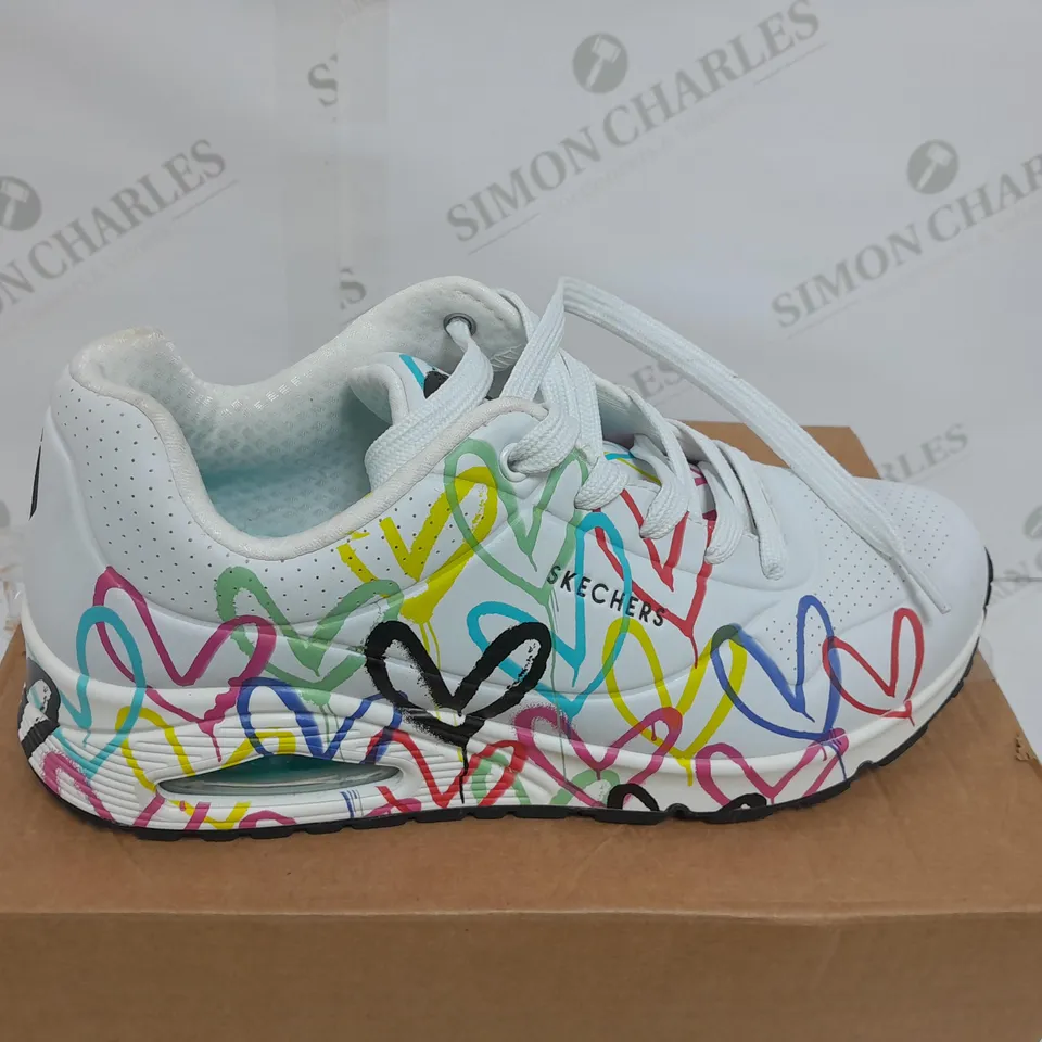 SKECHERS CUSTOMIZE TRAINERS HEART DESIGN SIZE 8