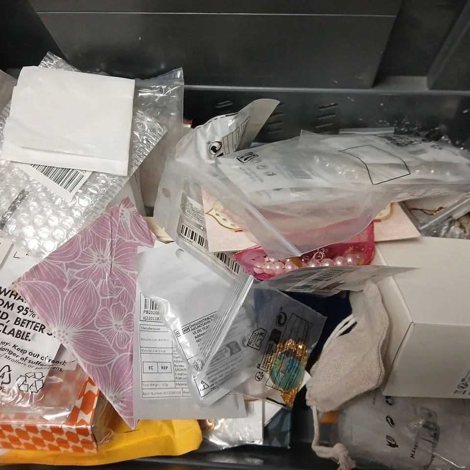 APPROXIMATELY 20 ASSORTED JEWELLERY ITEMS TO INCLUDE BRANDS SUCH AS CIDER, CASIO, TIDE JEWELLERY, ETC