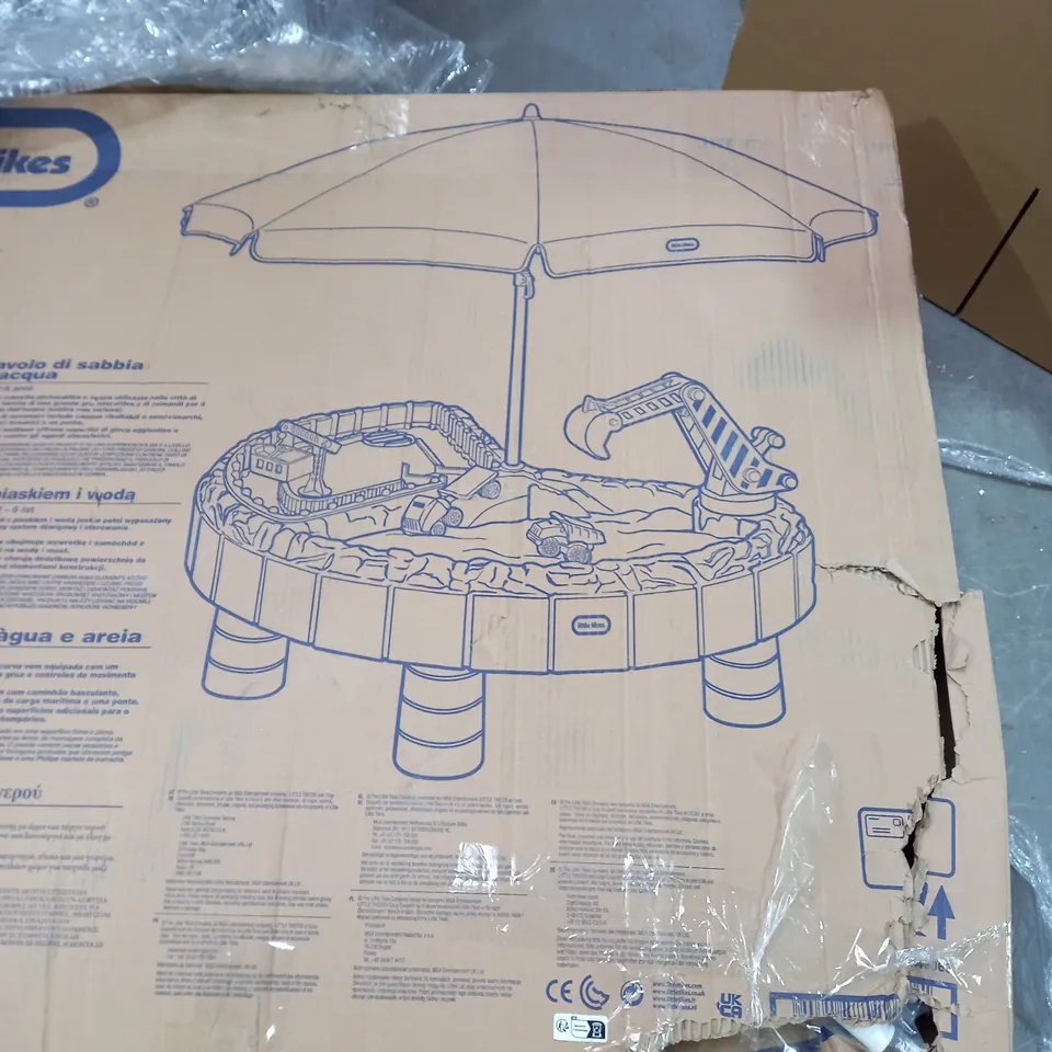 BOXED LITTLE TYKES BUILDERS BAY SAND AND WATER TABLE  (COLLECTION ONLY)