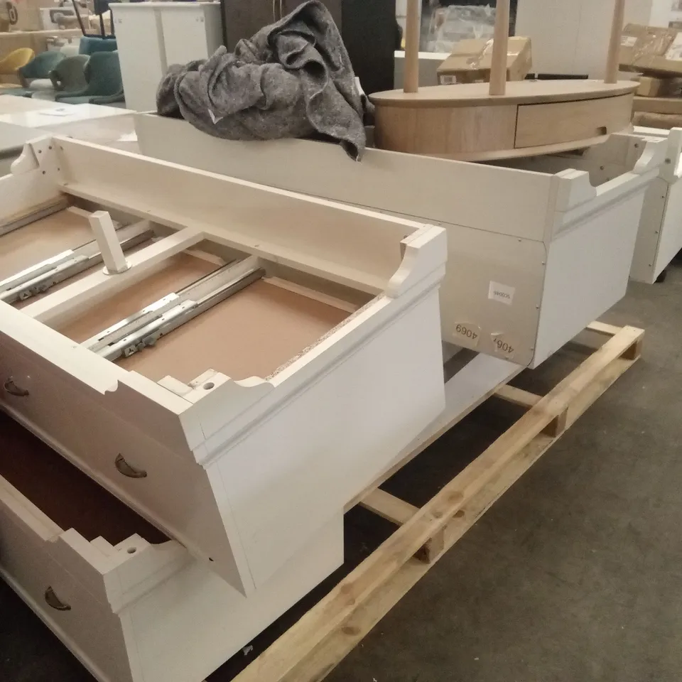 PALLET OF ASSORTED INCOMPLETE OR DAMAGED DESIGNER FURNITURE AND FURNITURE PARTS