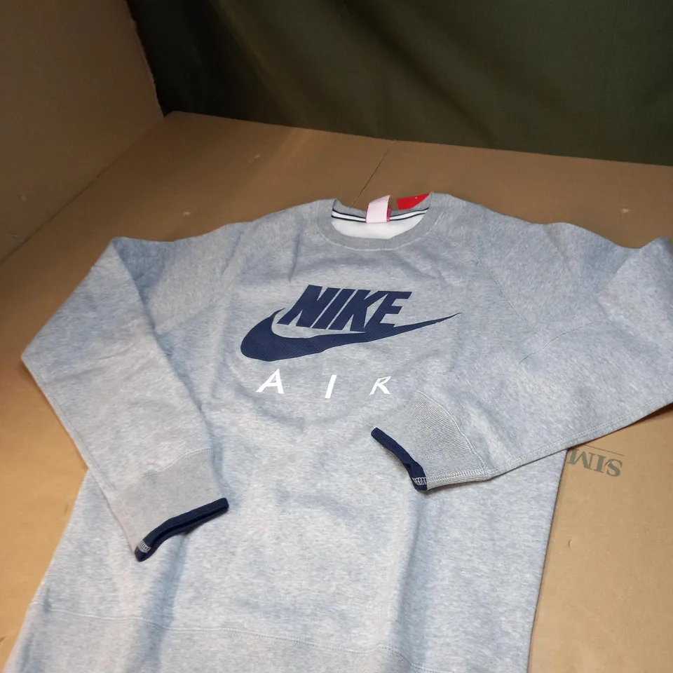 MENS NIKE LOGO JUMPER IN GREY SIZE M