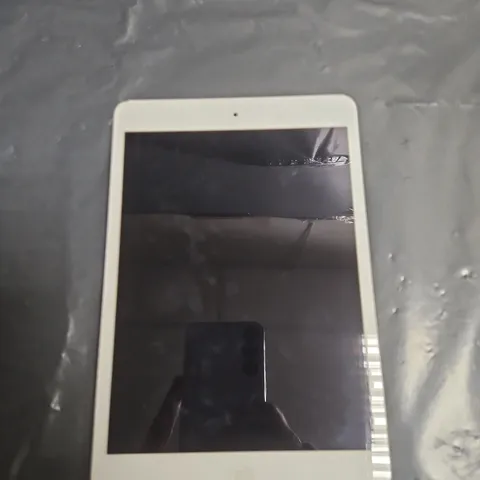 APPLE IPAD MINI 2 (7.9-INCH) TABLET – SILVER 